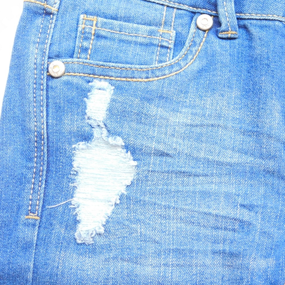 Levi's Girls Distressed Denim Bermuda Jean Shorts Cuffed 8 10 12 NWT - Picture 4 of 7